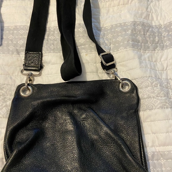 Roots Canada Black Pebbled Leather Crossbody Purse with adjustable strap - Picture 2 of 7